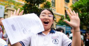 Read more about the article Nữ sinh thi lớp 10 ở TPHCM hô vang ‘con được 10 điểm’
