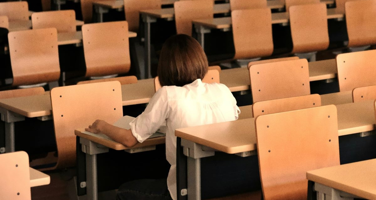 Read more about the article Nữ sinh thoát án tù vì chỉnh sửa điểm thi bằng ứng dụng điện thoại