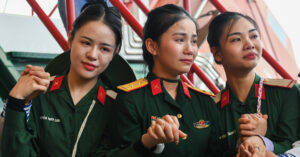 Read more about the article Nước mắt nữ văn công và chiếc hộp hình trái tim của người lính Trường Sa