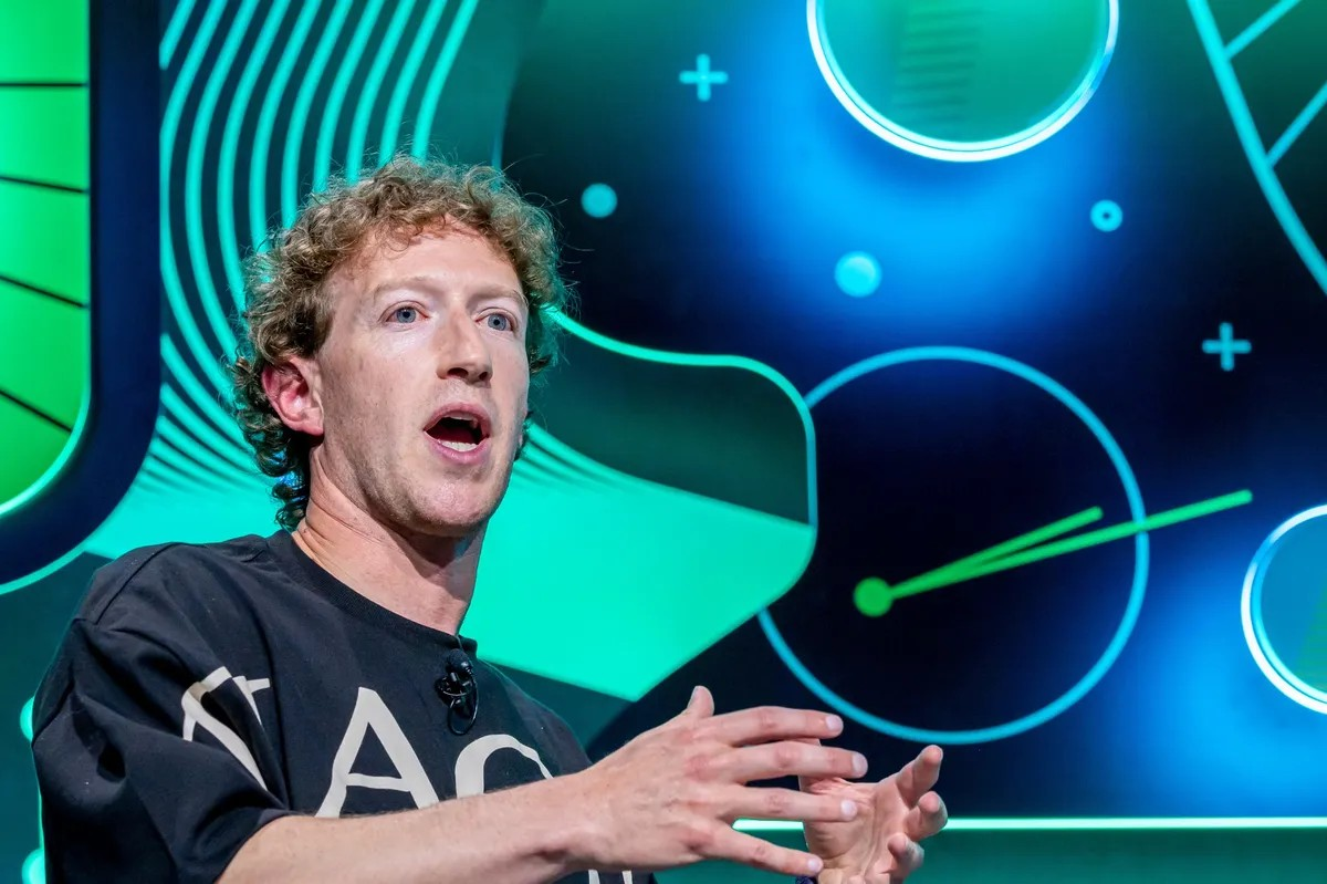 Read more about the article Mark Zuckerberg tự tay xây đội AI ‘siêu trí tuệ’, quyết đấu với Google, OpenAI