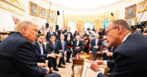 Read more about the article Ông Trump cho rằng nên để Nga và Ukraine ‘giao tranh thêm một thời gian’