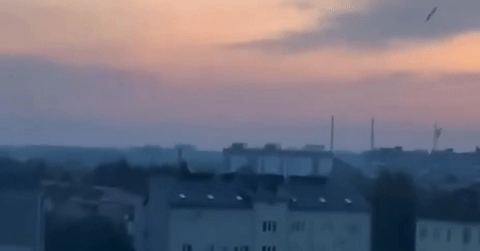You are currently viewing Ông Trump phản ứng khi Ukraine liên tiếp tấn công Nga 