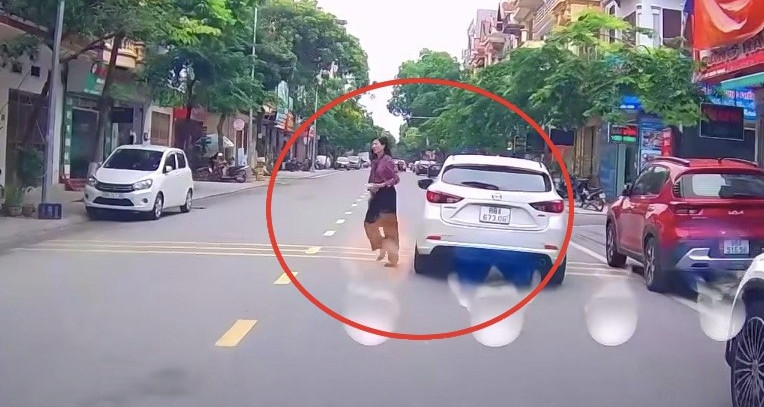 Read more about the article Phát sốt với pha đỗ xe Mazda CX-5 ‘hồn nhiên như cô tiên’ của nữ tài xế