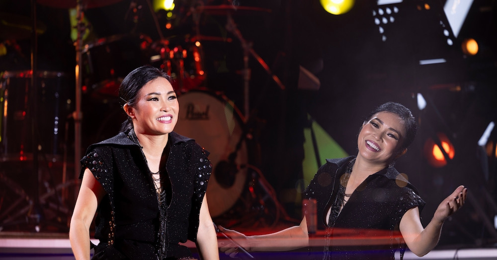 You are currently viewing Phương Thanh hát trên du thuyền đạt 2 kỷ lục quốc gia giữa vịnh Hạ Long  