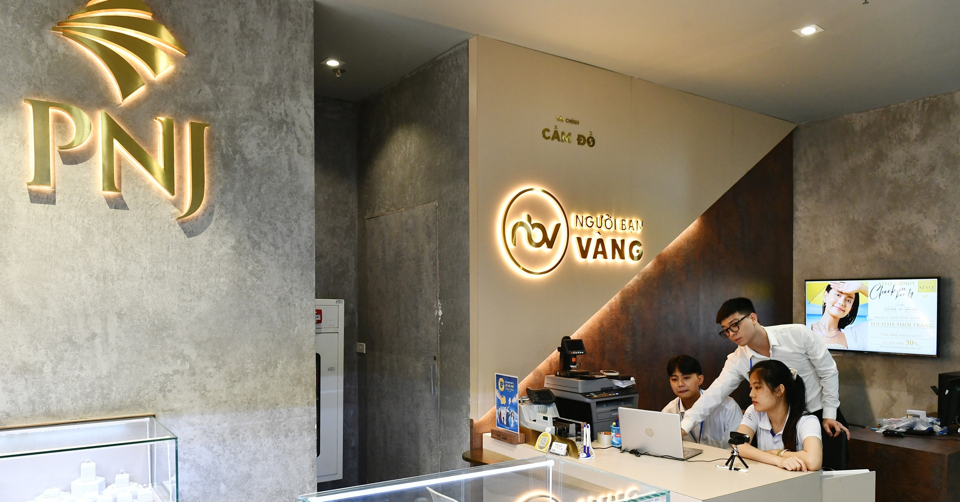 You are currently viewing PNJ bị chuyển hồ sơ sang công an, cổ phiếu giảm mạnh