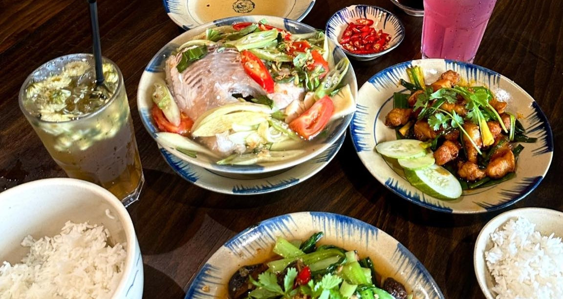 You are currently viewing Quán ‘cơm quê giá thành phố’ đập mẻ bát đăng liên tiếp hai bài xin lỗi