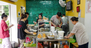 Read more about the article Quán phở gà đông kín khách ở Hà Nội, 2 lần được Michelin giới thiệu