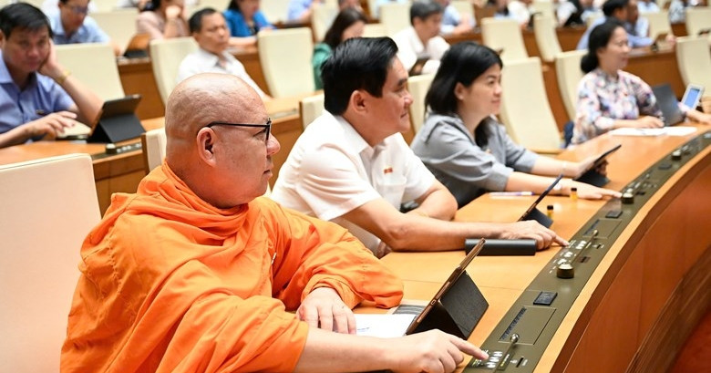 You are currently viewing Quốc hội biểu quyết sửa Hiến pháp, chất vấn 2 bộ trưởng trong 1,5 ngày