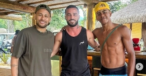 Read more about the article Raphinha tiết lộ bất ngờ cuộc gặp tưng bừng Lamine Yamal với Neymar