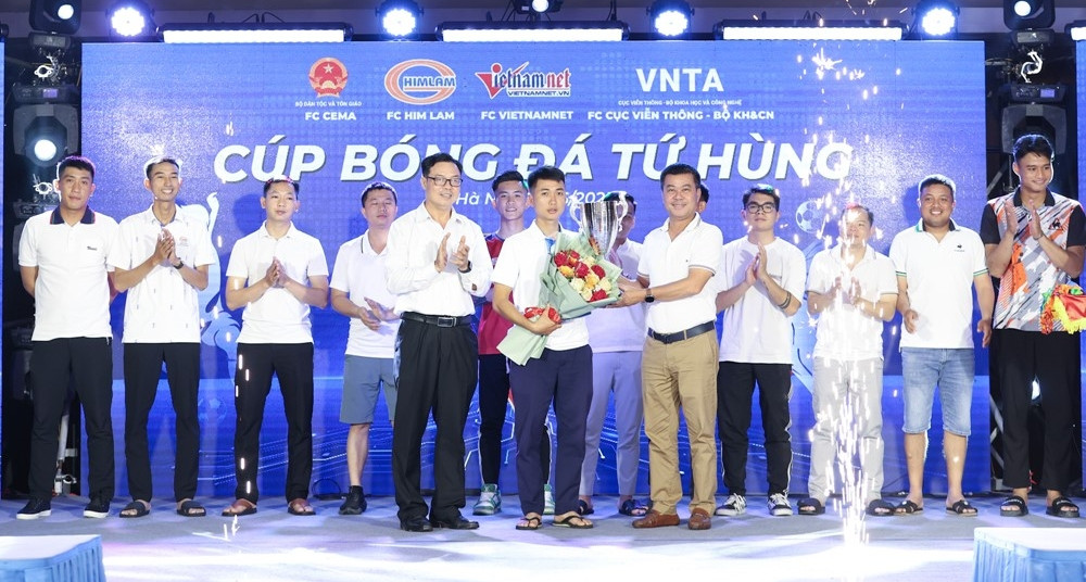 Read more about the article Sôi động giải bóng đá kỷ niệm 100 năm ngày Báo chí Cách mạng Việt Nam