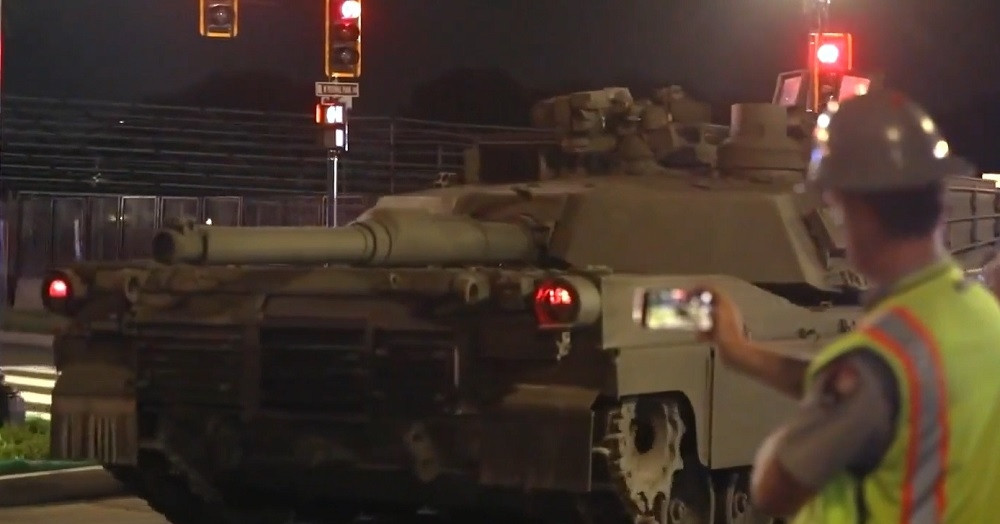 You are currently viewing ‘Mổ xẻ’ xe tăng M1 tham gia duyệt binh kỷ niệm ngày thành lập lục quân Mỹ