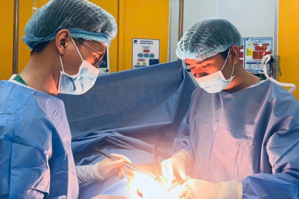 You are currently viewing Cấp cứu nam thanh niên dập gan, đại phẫu thành bụng để bảo vệ nội tạng