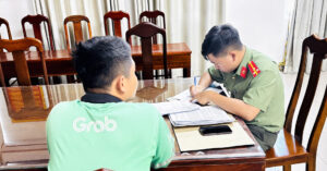 Read more about the article Tài xế công nghệ bất ngờ nhận hơn 1,7 tỷ đồng từ tài khoản lạ