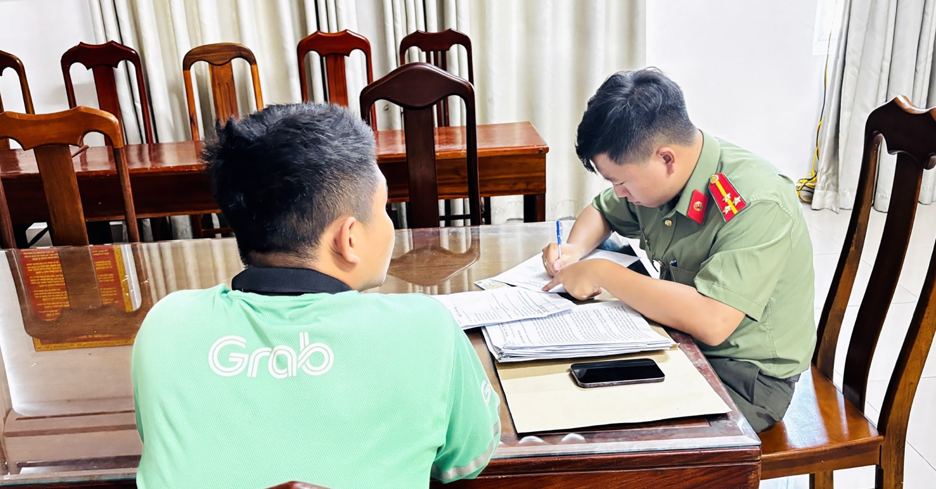 You are currently viewing Tài xế công nghệ bất ngờ nhận hơn 1,7 tỷ đồng từ tài khoản lạ