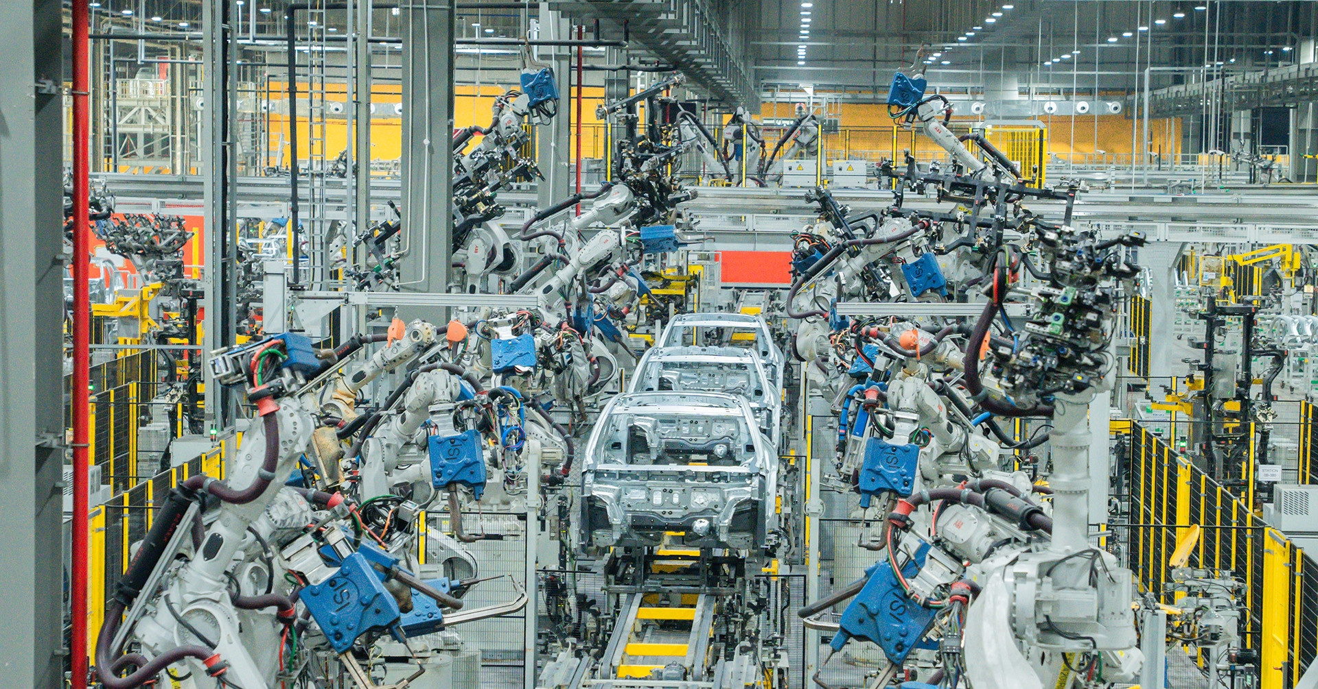 You are currently viewing Tham vọng 1 triệu xe và nội địa hóa 80%, VinFast không thể ‘đi một mình’