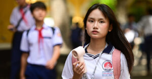 Read more about the article Thí sinh TPHCM làm thủ tục thi vào 10, quyết tâm giành điểm cao