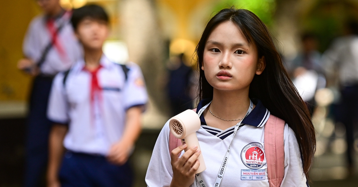 You are currently viewing Thí sinh TPHCM làm thủ tục thi vào 10, quyết tâm giành điểm cao