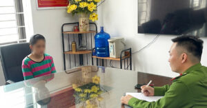 Read more about the article Thiếu tiền đưa cho chồng, người phụ nữ tự rạch tay giả bị cướp