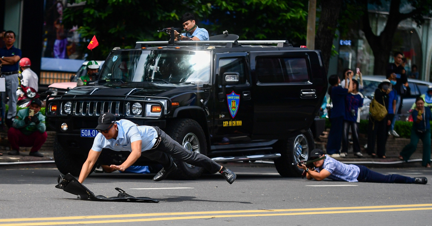 You are currently viewing Tình huống giả định liều mình bảo vệ nguyên thủ trên đường phố TPHCM