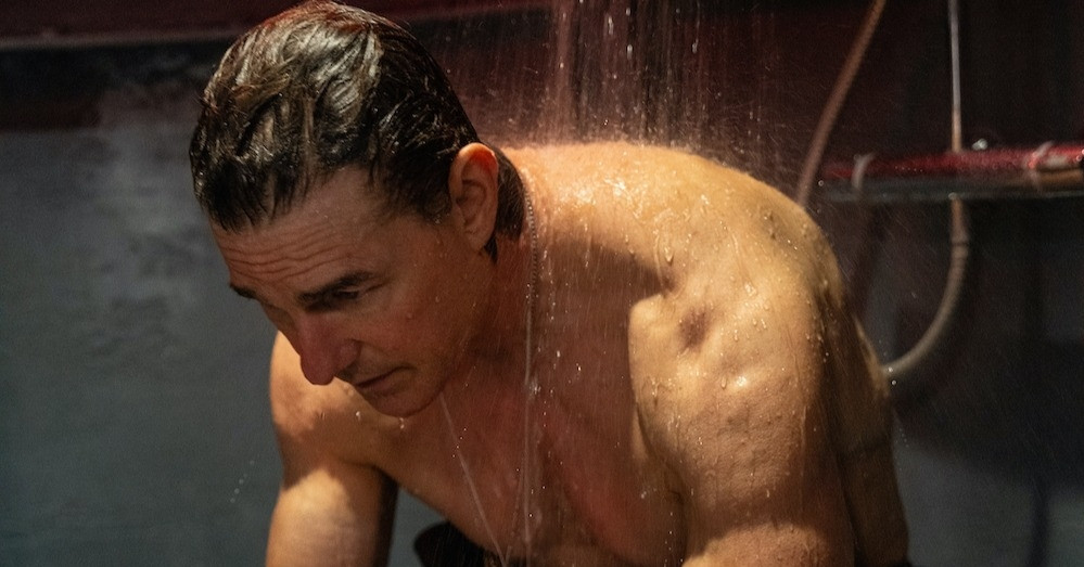 Read more about the article Tom Cruise cơ bắp cuồn cuộn ở tuổi 63, nghỉ ngơi bằng cách nhảy khỏi máy bay