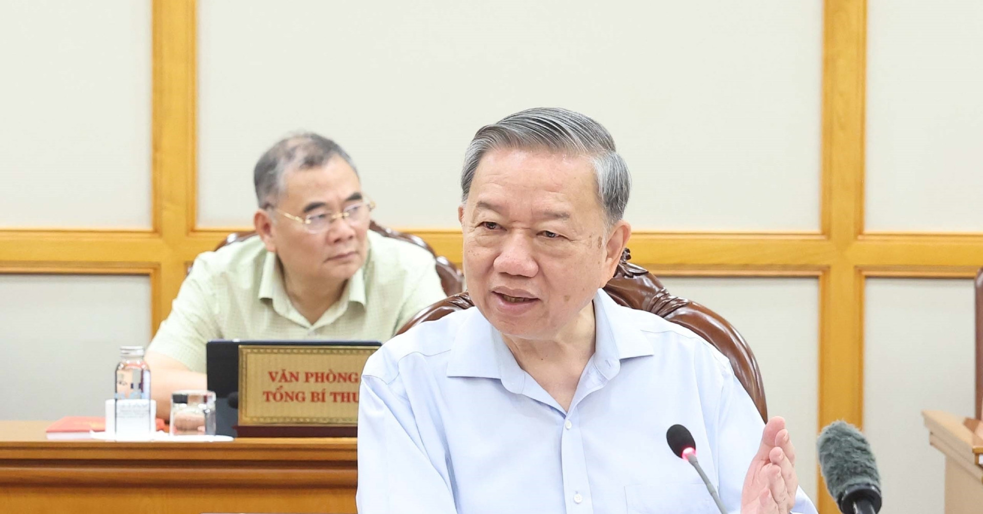 You are currently viewing Khuyến khích người còn tuổi làm việc, giữ số cấp phó sau sáp nhập