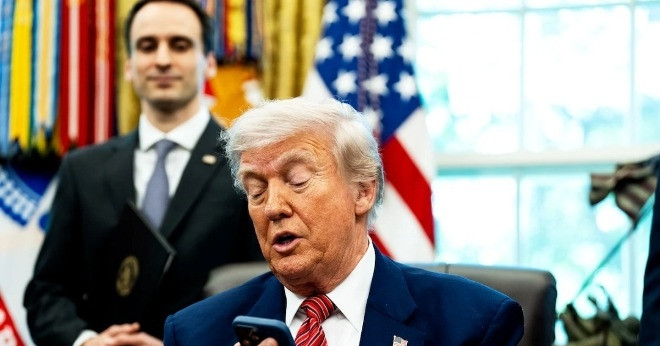 Read more about the article Tổng thống Trump tự phá kỷ lục về số bài đăng trên mạng xã hội