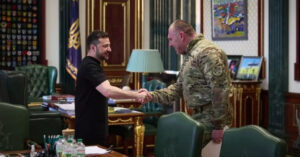 Read more about the article Tổng thống Ukraine hé lộ thông tin đặc biệt về vụ tấn công loạt sân bay Nga 