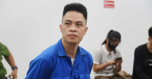 Read more about the article Trả tự do tại tòa cho tài xế xe Lexus hành hung nam shipper ở Hà Nội