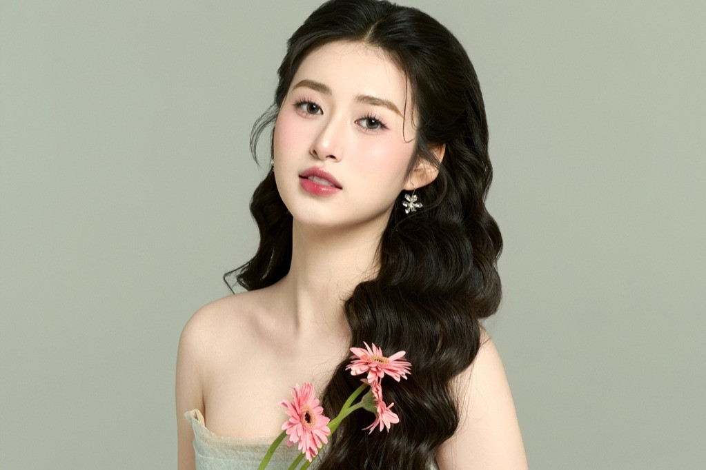 You are currently viewing Hoa khôi 19 tuổi được bố là Thượng tá quân đội khuyến khích thi hoa hậu 