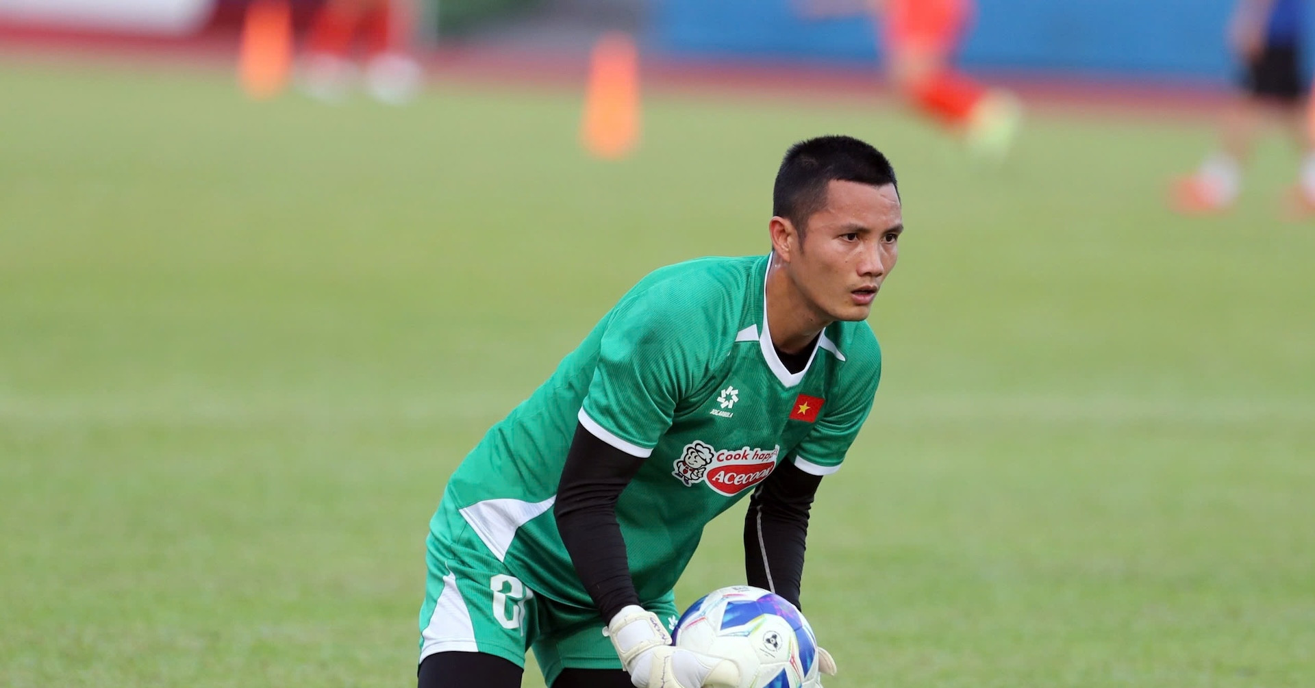 You are currently viewing HLV Kim Sang Sik chọn Đình Triệu hay Nguyễn Philip?