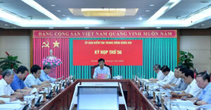 Read more about the article Ủy viên ủy ban kiểm tra không được để vợ, chồng, con lợi dụng chức vụ trục lợi