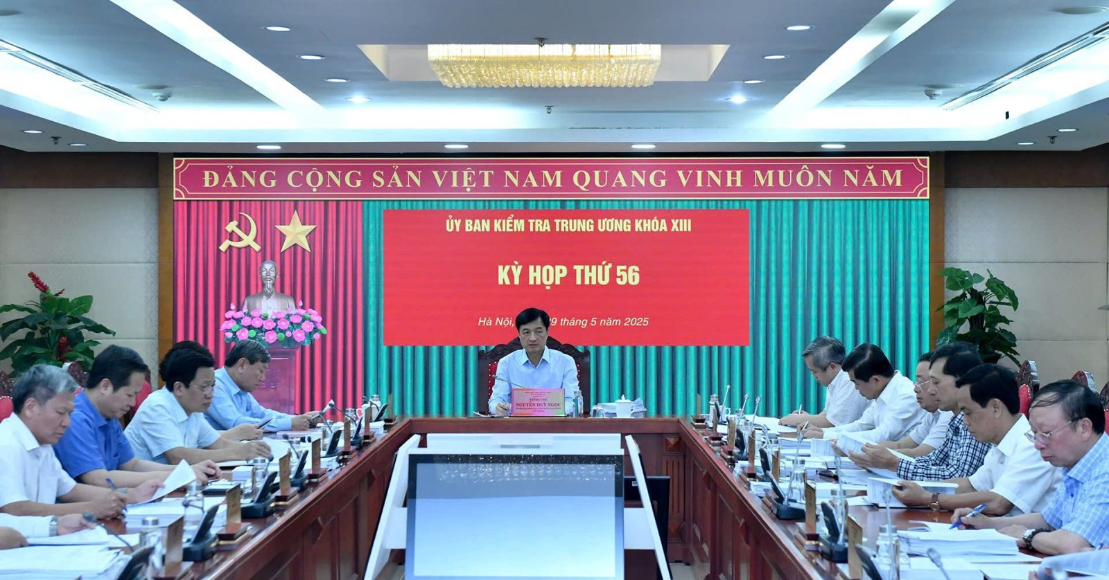 You are currently viewing Ủy viên ủy ban kiểm tra không được để vợ, chồng, con lợi dụng chức vụ trục lợi