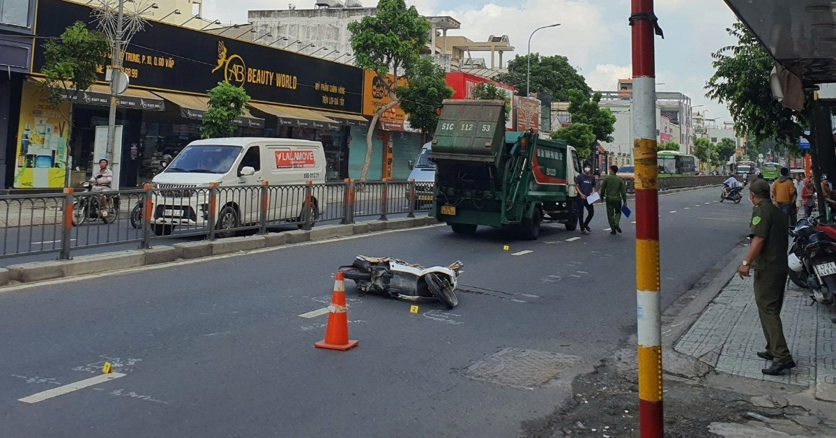 Read more about the article Va chạm với xe chở rác trên trục đường huyết mạch, người đàn ông tử vong tại chỗ