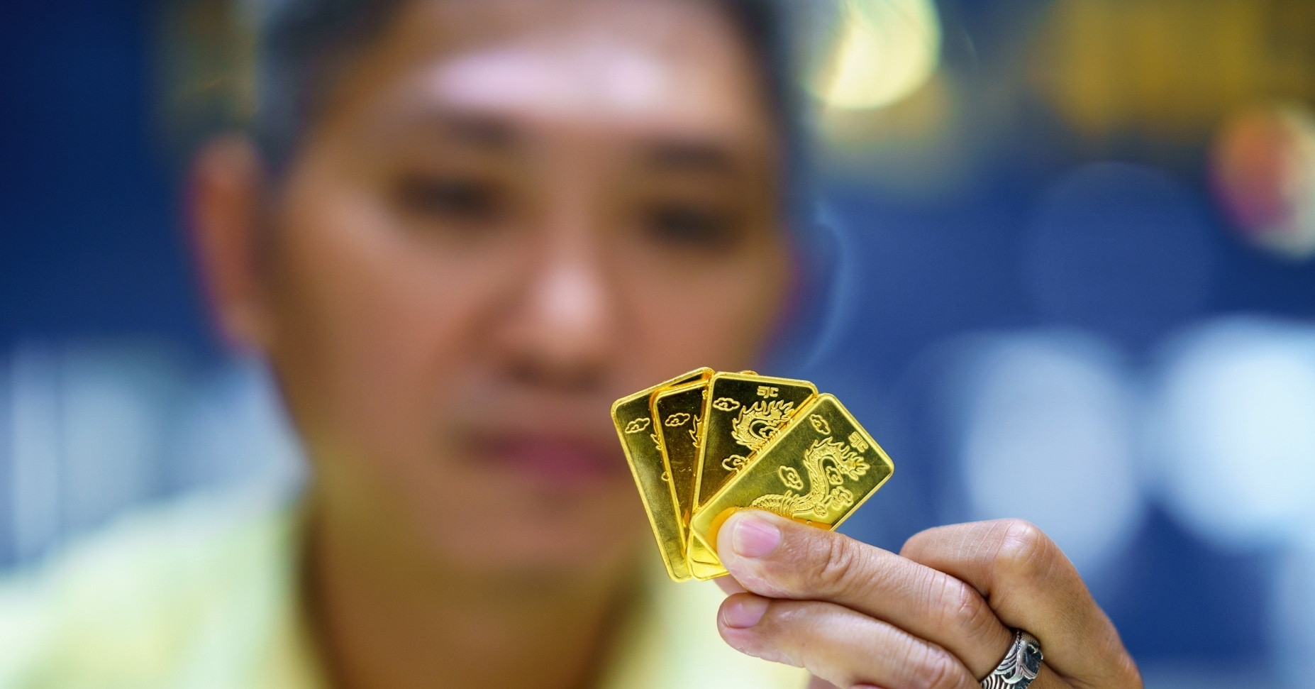 Read more about the article Vàng bứt phá nhờ Trung Đông, dự báo giá vàng sắp tới ra sao?