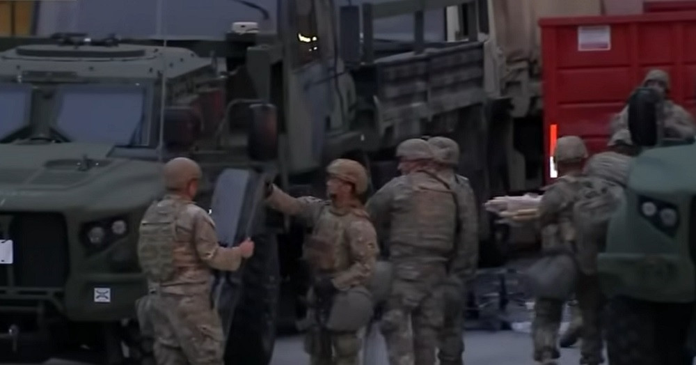 You are currently viewing Vệ binh Mỹ đến Los Angeles dẹp loạn, thống đốc California chỉ trích ông Trump