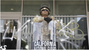 Read more about the article Ông Trump ra lệnh triển khai thêm 2.000 vệ binh tới Los Angeles dẹp loạn
