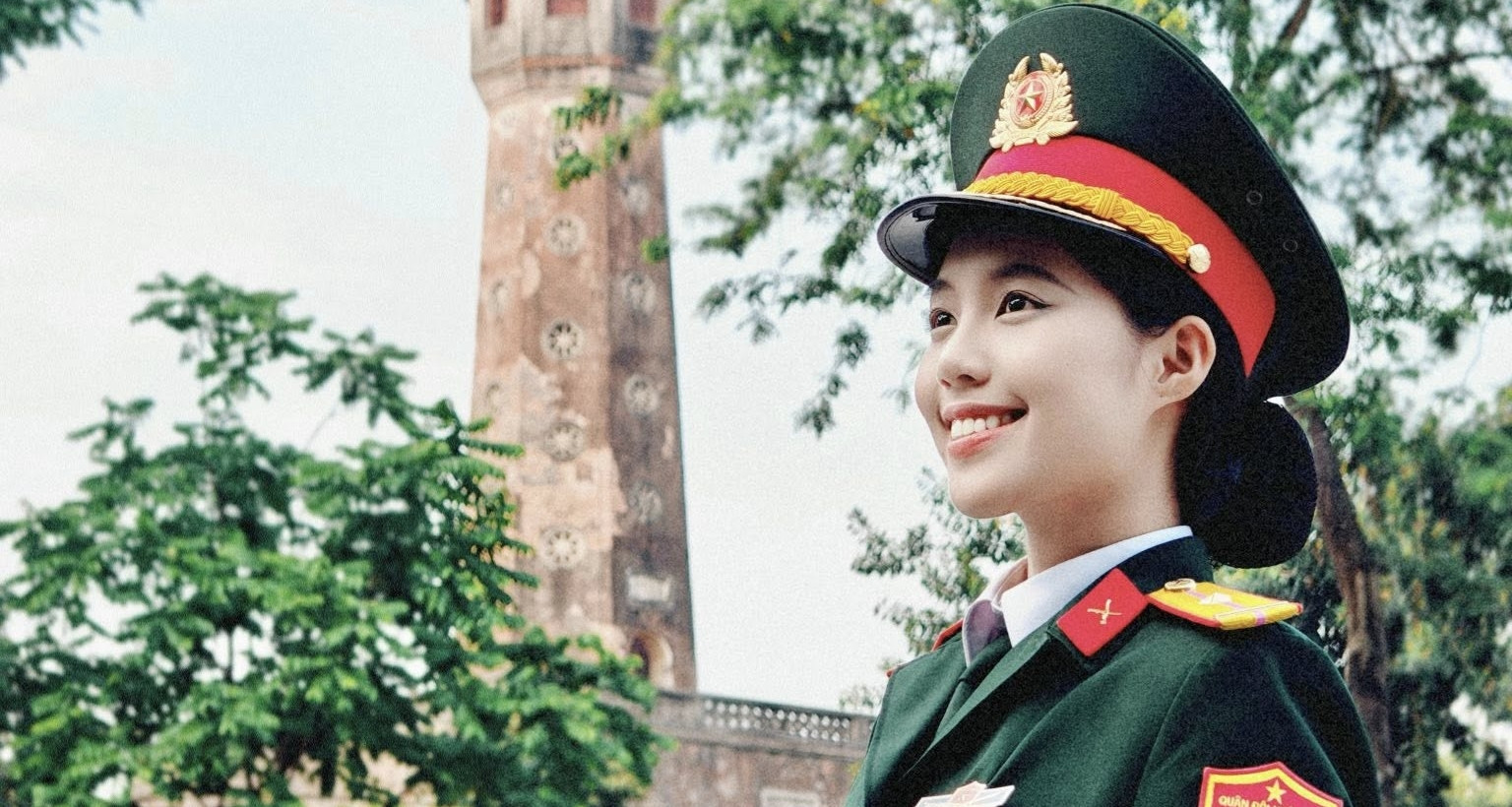 You are currently viewing Nhan sắc của Thiếu uý vừa giành ngôi vị Á hậu 1 Hoa hậu Việt Nam
