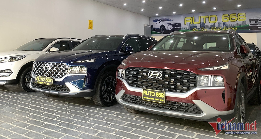 Read more about the article Vì sao Hyundai Santa Fe form cũ siêu giữ giá, phiên bản mới lại liên tục ế ẩm?