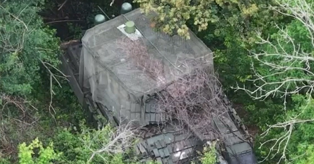 Read more about the article Video UAV Nga tấn công xe tăng T-72 của Ukraine ẩn nấp giữa rừng cây