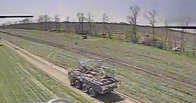 Read more about the article Video UAV Ukraine bắn cháy 5 xe bọc thép chở quân BTR-82A của Nga