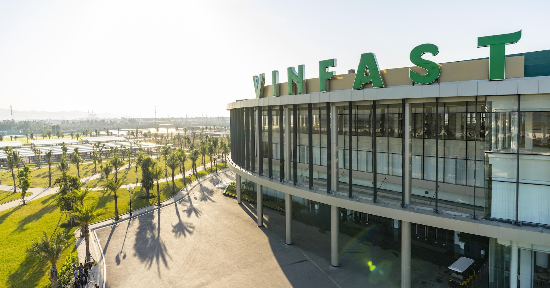 Read more about the article VinFast hỗ trợ và bao tiêu sản phẩm đầu ra cho các doanh nghiệp phụ trợ Việt Nam