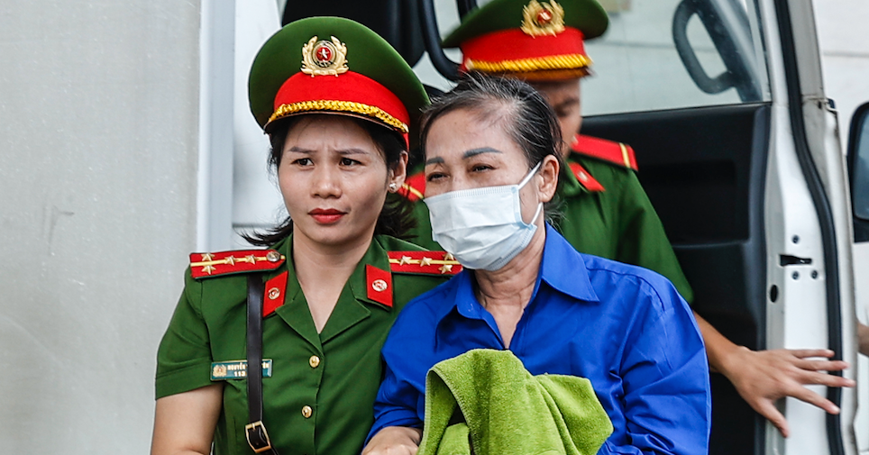 Read more about the article Bà Hoàng Thị Thúy Lan gây thiệt hại hơn 200 tỷ, tinh thần suy sụp, hoàn cảnh