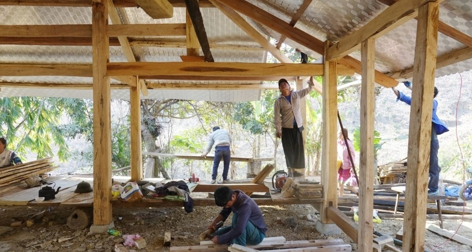 Read more about the article Xã vùng cao Sơn La bảo lãnh vật liệu, phương tiện giúp dân nghèo xóa nhà tạm