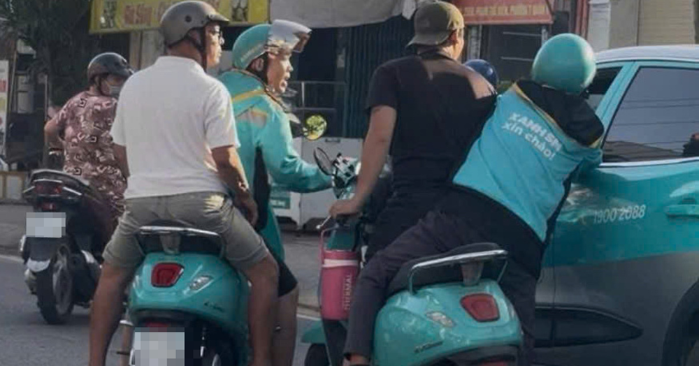 Read more about the article Xác minh clip tài xế taxi công nghệ bị nhiều người hành hung trên phố