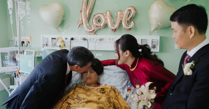 You are currently viewing Xúc động đám cưới bên giường hồi sức cấp cứu