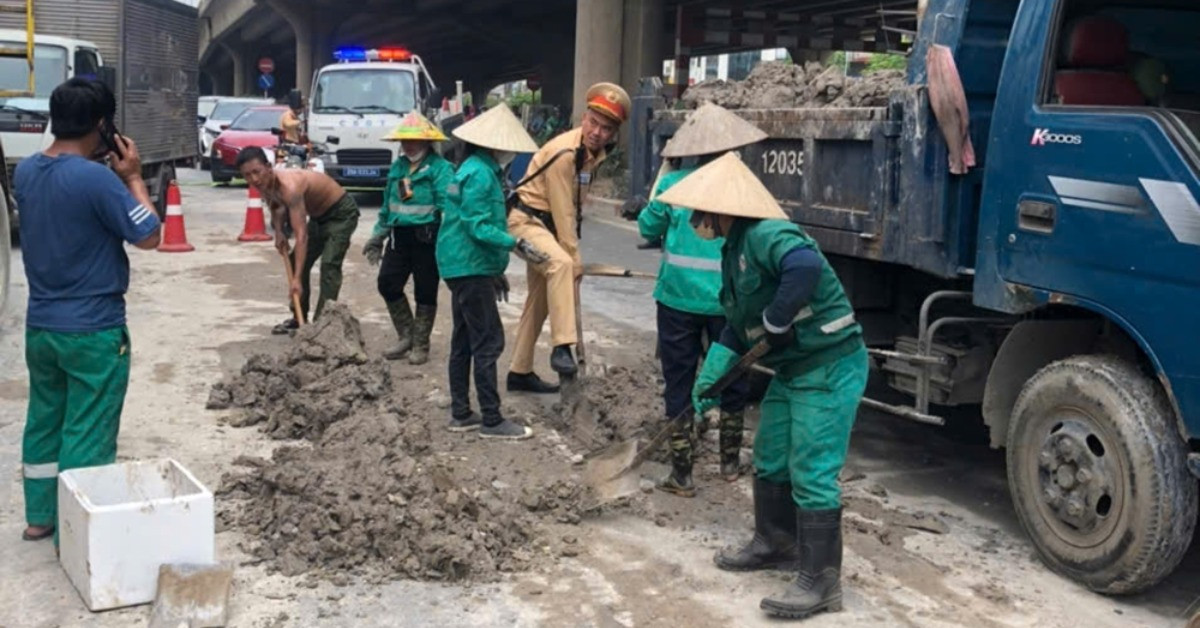 You are currently viewing Truy tìm ô tô làm rơi bùn đất kéo dài hơn 100m ở Hà Nội