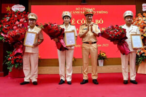 Read more about the article Lần đầu tiên Cục CSGT có nữ Phó Cục trưởng